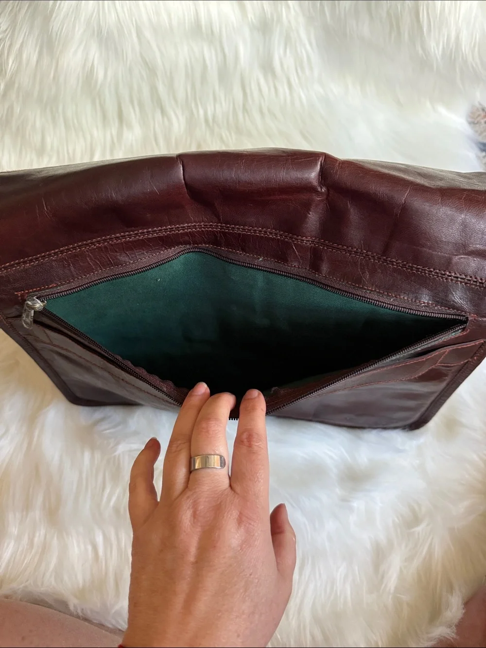 Kodiak Leather Messenger laptop case